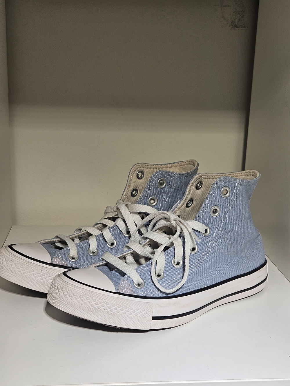 Converse Chuck Taylor All Star High Top Sneakers Some Color Spots On Toes-6